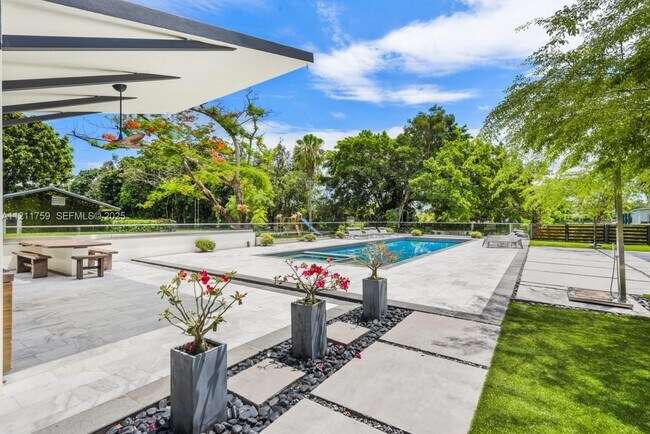 Building Photo - 14305 Stirling Rd