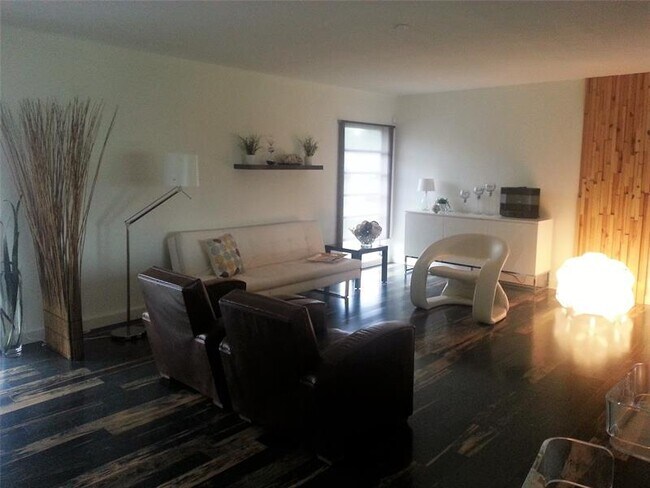 Building Photo - 7108 NW 66th St