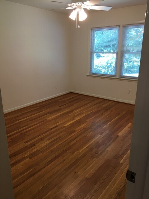 Building Photo - 1127 Arlington Pkwy NE