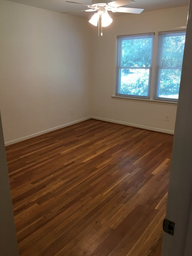 Building Photo - 1127 Arlington Pkwy NE