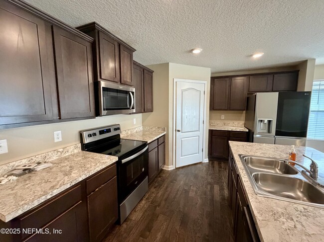 Building Photo - 3583 Sunfish Dr