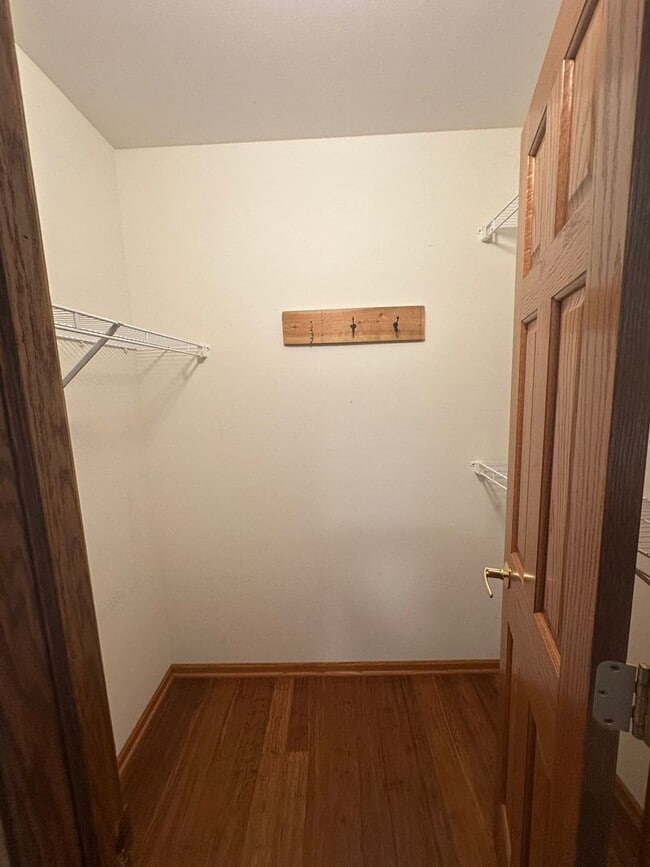 Building Photo - 7006 Parker Hill Dr