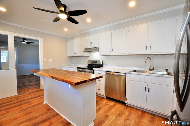 Building Photo - 59 Bridge St