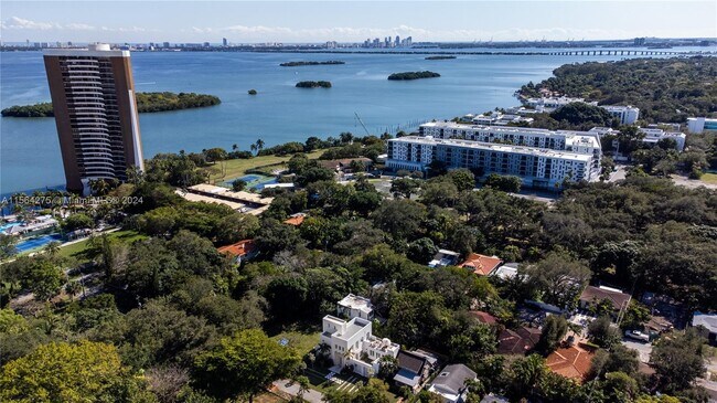 Building Photo - 696 NE 68th St