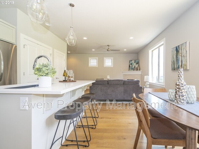 Building Photo - 10909 SW Annand Hill Ct