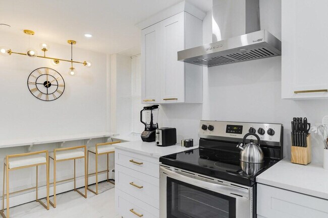 Building Photo - 58 Montebello Rd