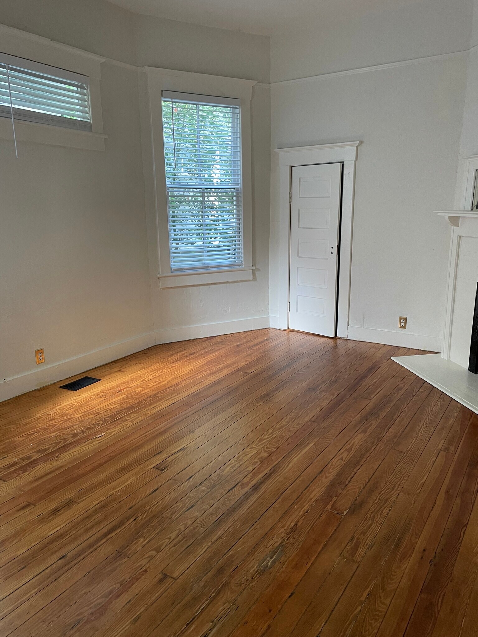 Building Photo - 2206 Bull St