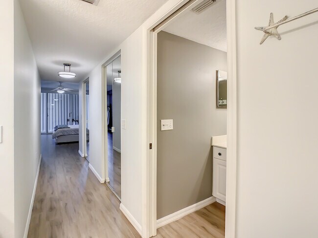 Building Photo - 1851 Jimmy Buffett Mem Hwy