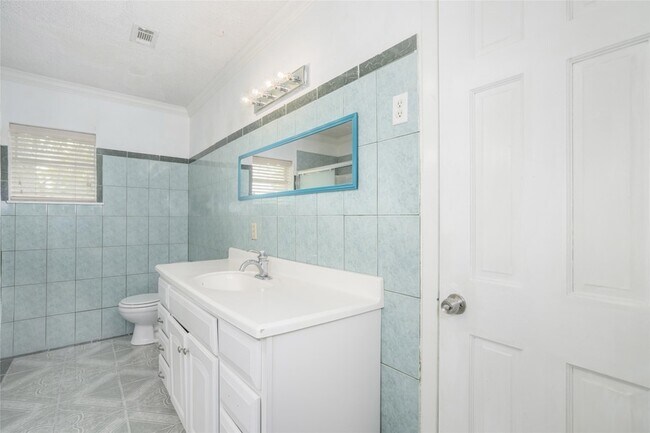 Building Photo - 16900 Wellborne Rd