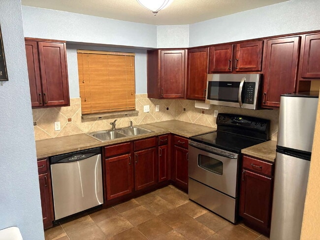 Building Photo - Immediate Availability! Wonderful 1 Bed Co...