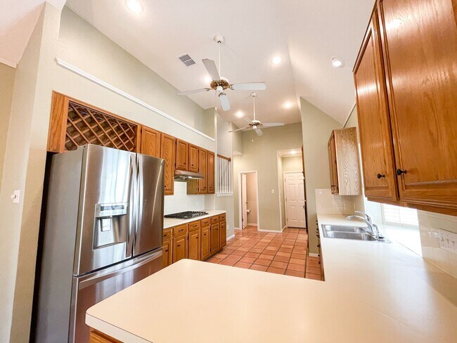 Building Photo - Beautiful 4 Bedroom 2.5 Bathroom Home in L...