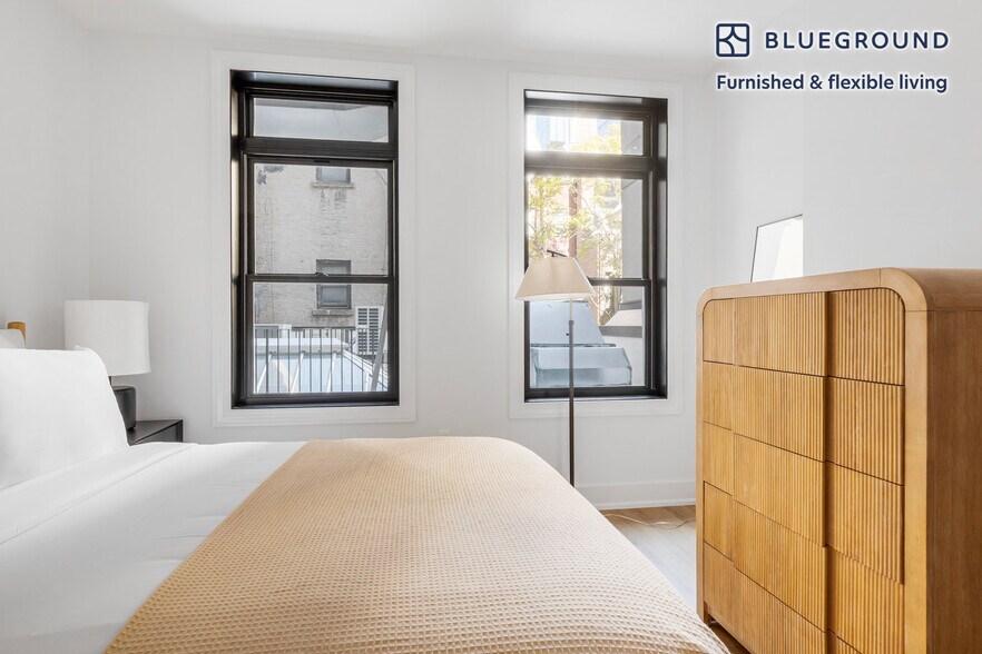 Building Photo - 307 W 39th St