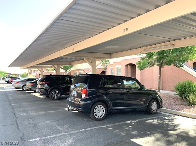 Building Photo - 352 Pine Haven St