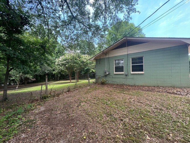 Building Photo - 3 bedroom 1 bathroom in Northport