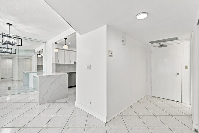 Building Photo - 3550 Galt Ocean Dr