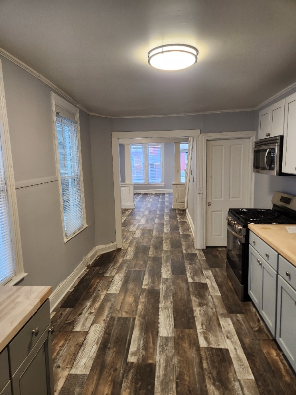 Building Photo - 958 E Princess St