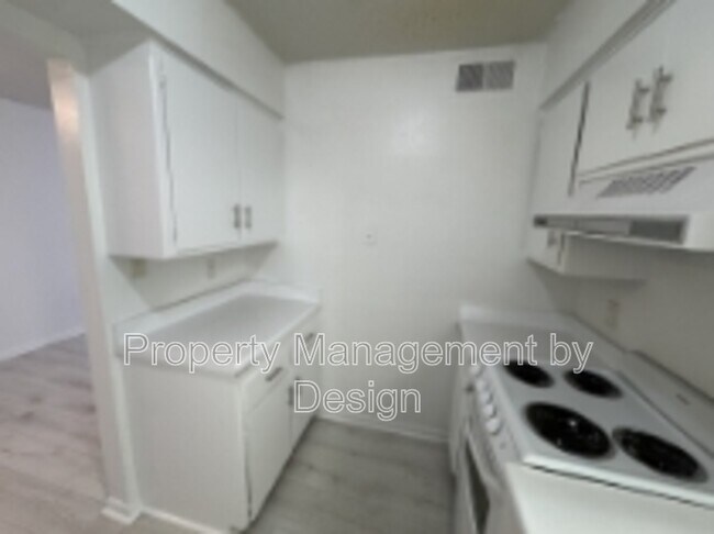 Building Photo - 1039 5th St
