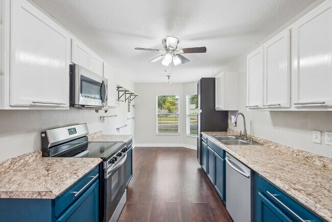 Building Photo - Charming 3-Bedroom Home in Desirable Oviedo!