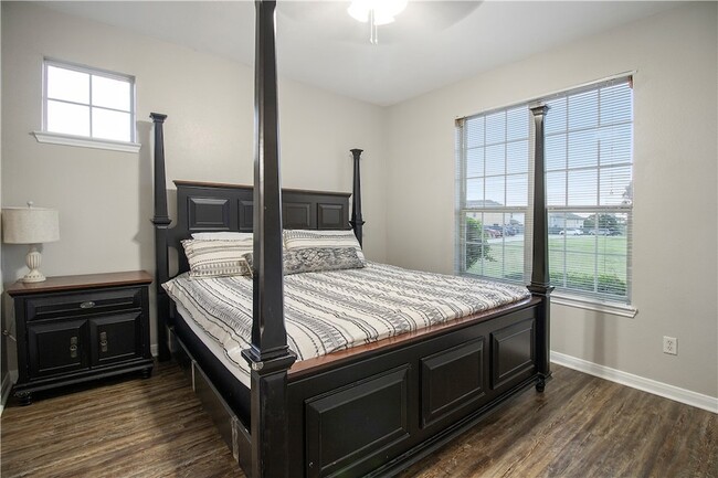 Building Photo - 2903 McLaren Dr