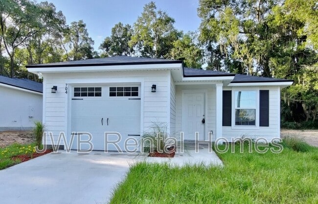 Building Photo - 704 E 56th St