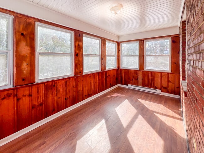 Building Photo - 1006 Greystone Ave