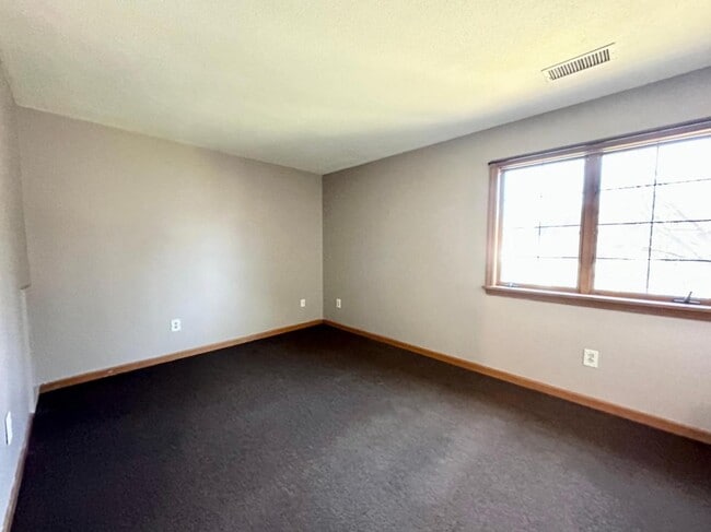 Building Photo - 18 Partridge Ct