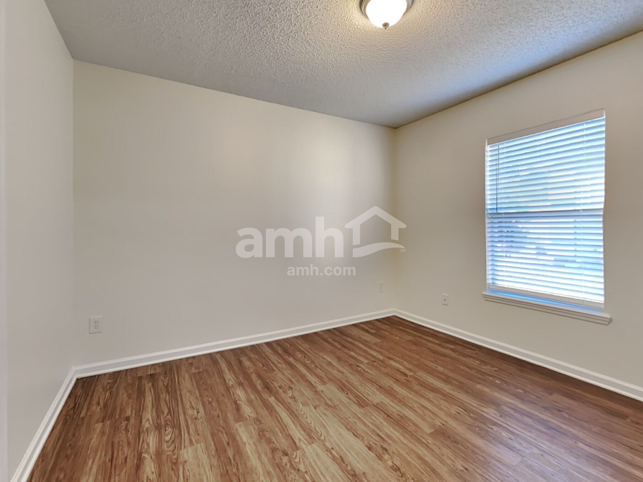 Building Photo - 125 Whisper Ridge Dr