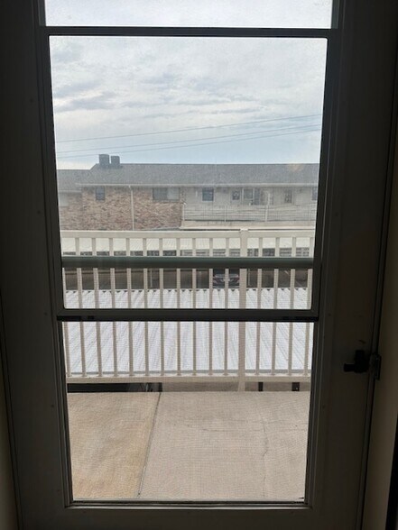 patio - 5076 Matilda St