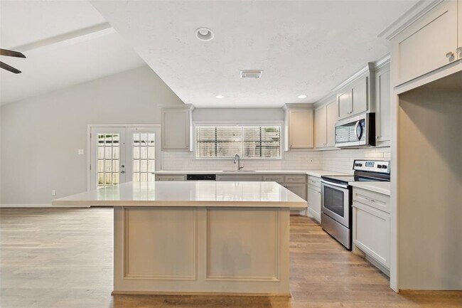 Building Photo - 4511 Ravine Dr