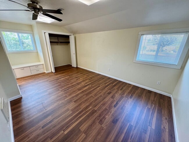Building Photo - Pet-Friendly Home Conveniently Located Nea...