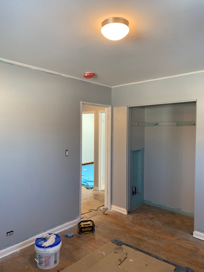 Building Photo - 16023 Circle Dr