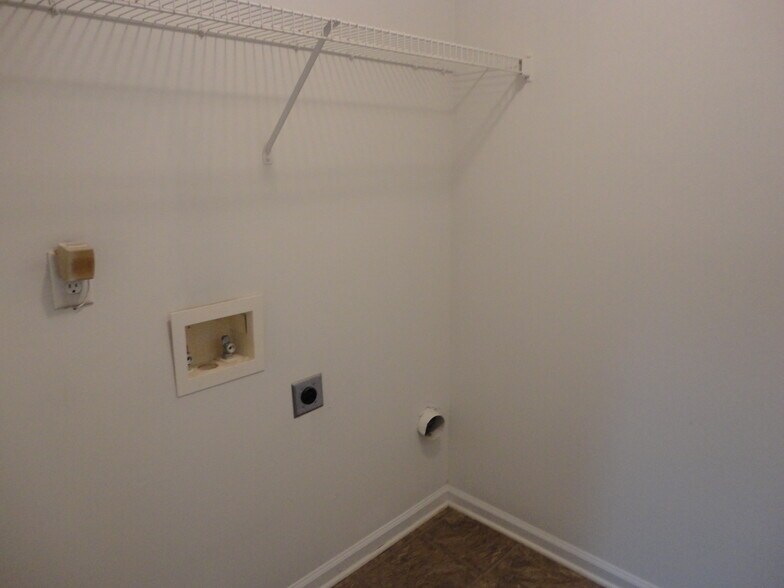 Building Photo - 725 Windsor Brook Ln