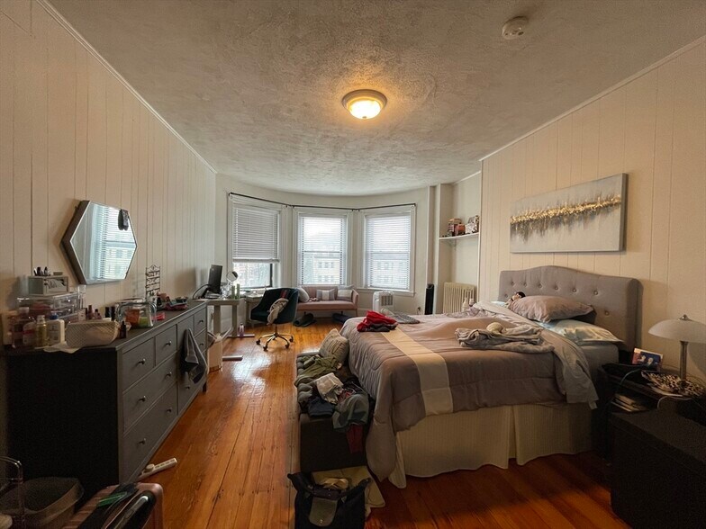 Building Photo - 917 Beacon St