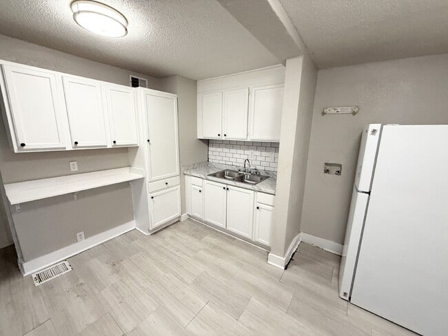 Building Photo - Beautiful 3 Bedroom , 2-Bath Home In Kansas City