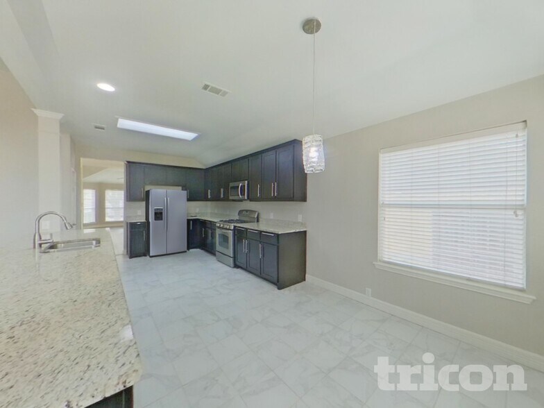 Building Photo - 4021 Chinaberry Dr
