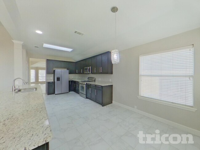 Building Photo - 4021 Chinaberry Dr