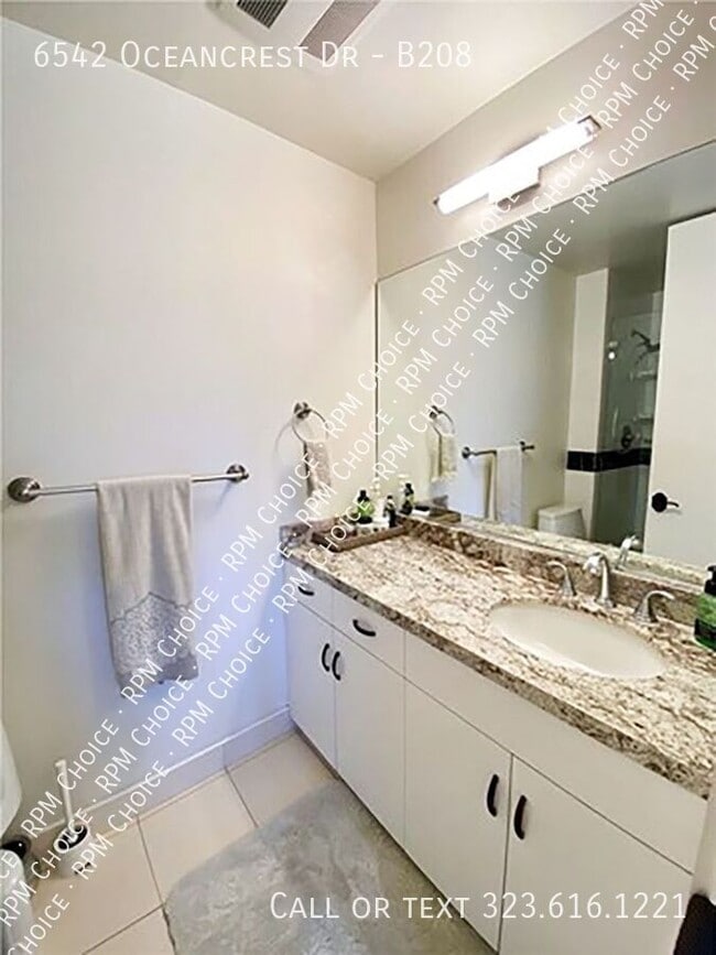 Building Photo - 6542 Ocean Crest Dr
