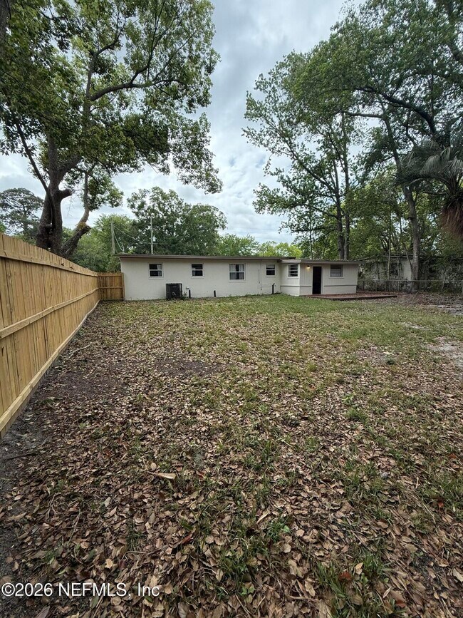 Building Photo - 909 La Marche Dr