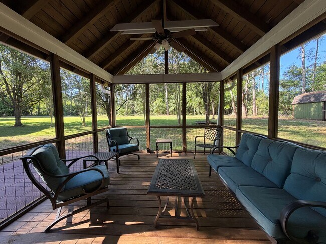 Building Photo - Beautiful Pet-Friendly, 3 Bedroom, 2 Bath House in Bogart, Georgia on 1-acre lot