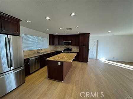 Building Photo - 1336 Calle Tulipan