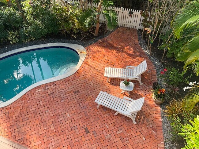 Building Photo - 6-MONTH RENTAL! Beautifully Furnished 3 Bed 2.5 Bath Home in the Sanctuary of the Key West Golf C...