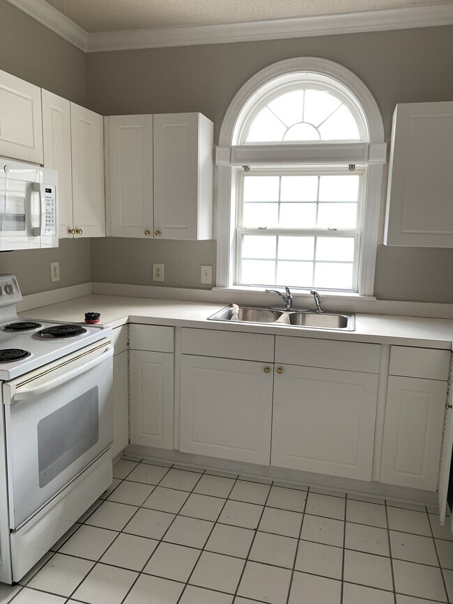 Building Photo - 5825 Catalina Dr