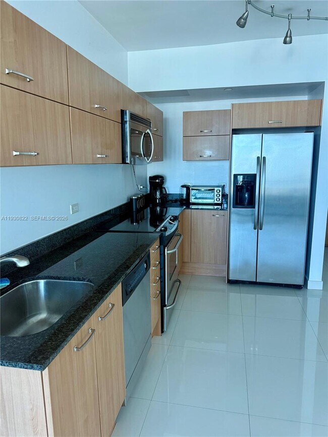 Building Photo - 350 S Miami Ave