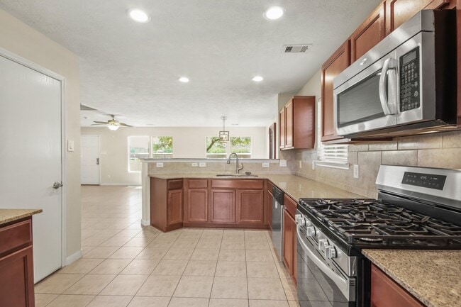 Building Photo - 1223 Grassy View Dr