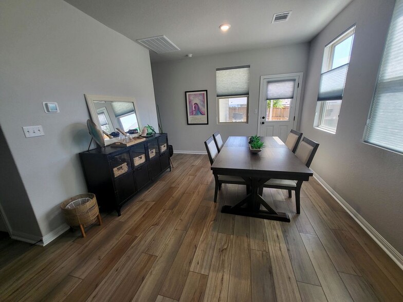 Building Photo - 108 Blue Hibiscus Dr