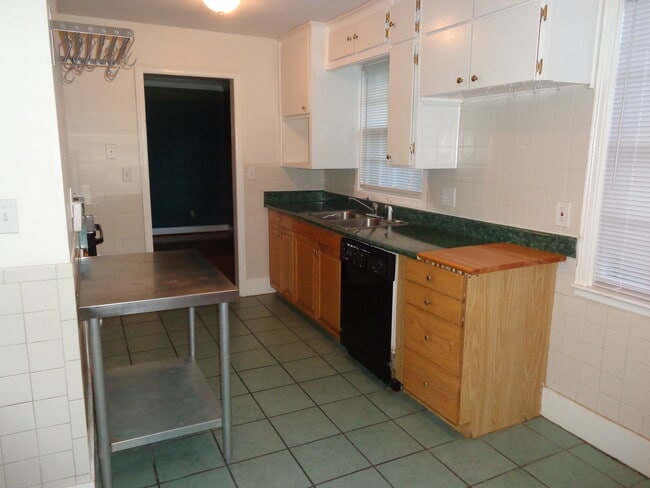 Building Photo - 2 E 54th St