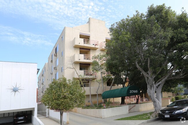 Primary Photo - 3746 Mentone Ave