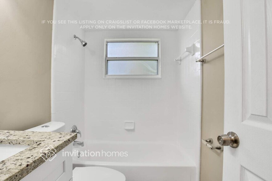 Building Photo - 1557 Nottingham Dr