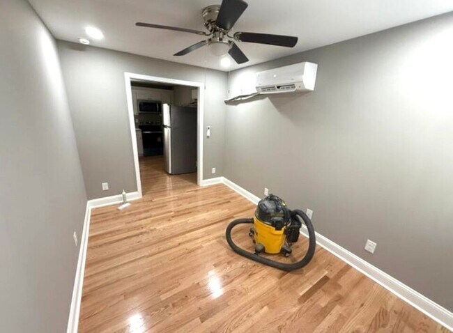 Building Photo - 402 Gunn St