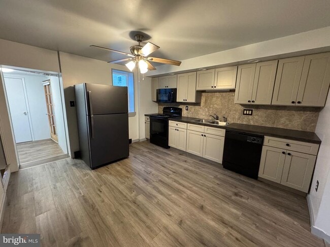 Building Photo - 105 Spring Garden St